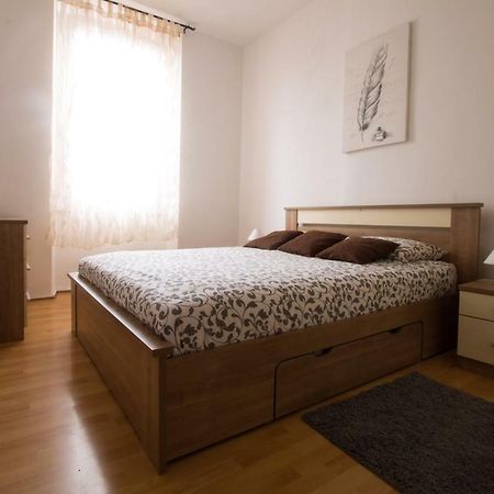 Apartment Eva Пула Екстериор снимка