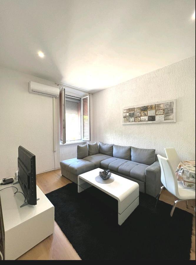 Apartment Eva Пула Екстериор снимка